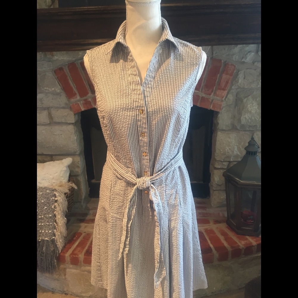 Sleeveless casual dress